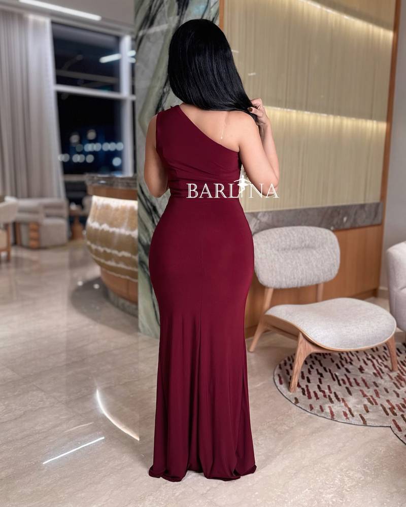 A simple and elegant burgundy one-shoulder dress
