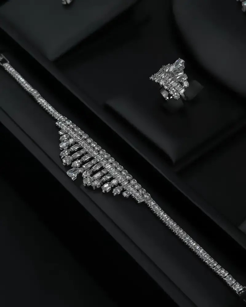 Waterfall design accessory set