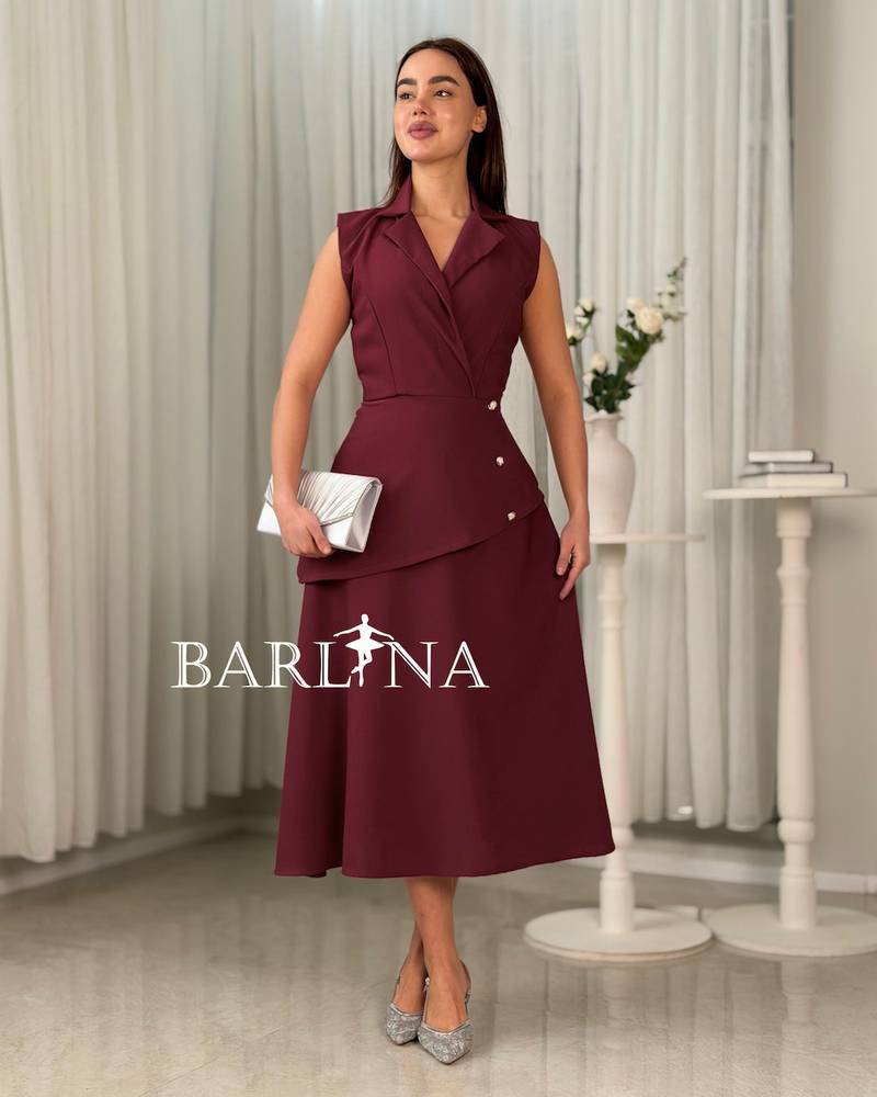 Burgundy dress with a classic collar and side buttons