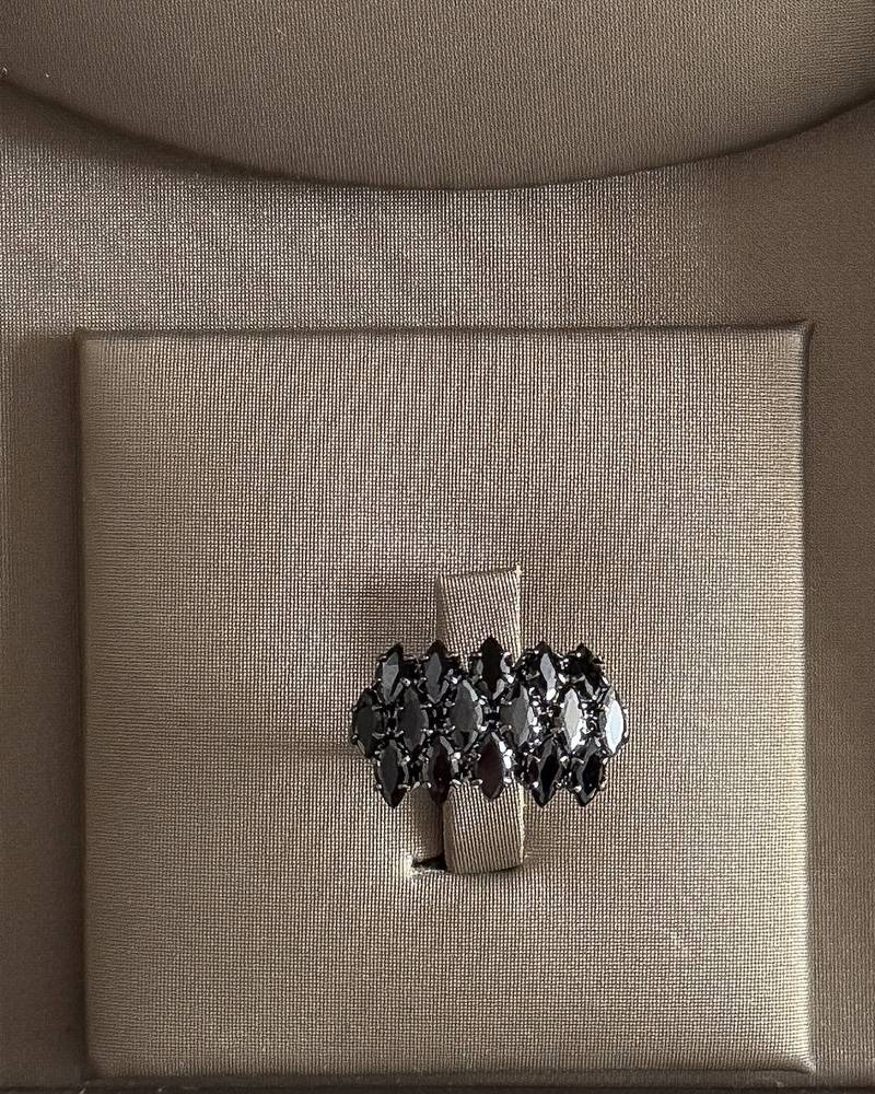 Accessory set decorated with black stones
