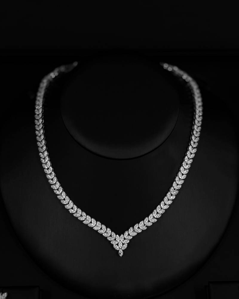 Elegant accessory set with a harmonious design