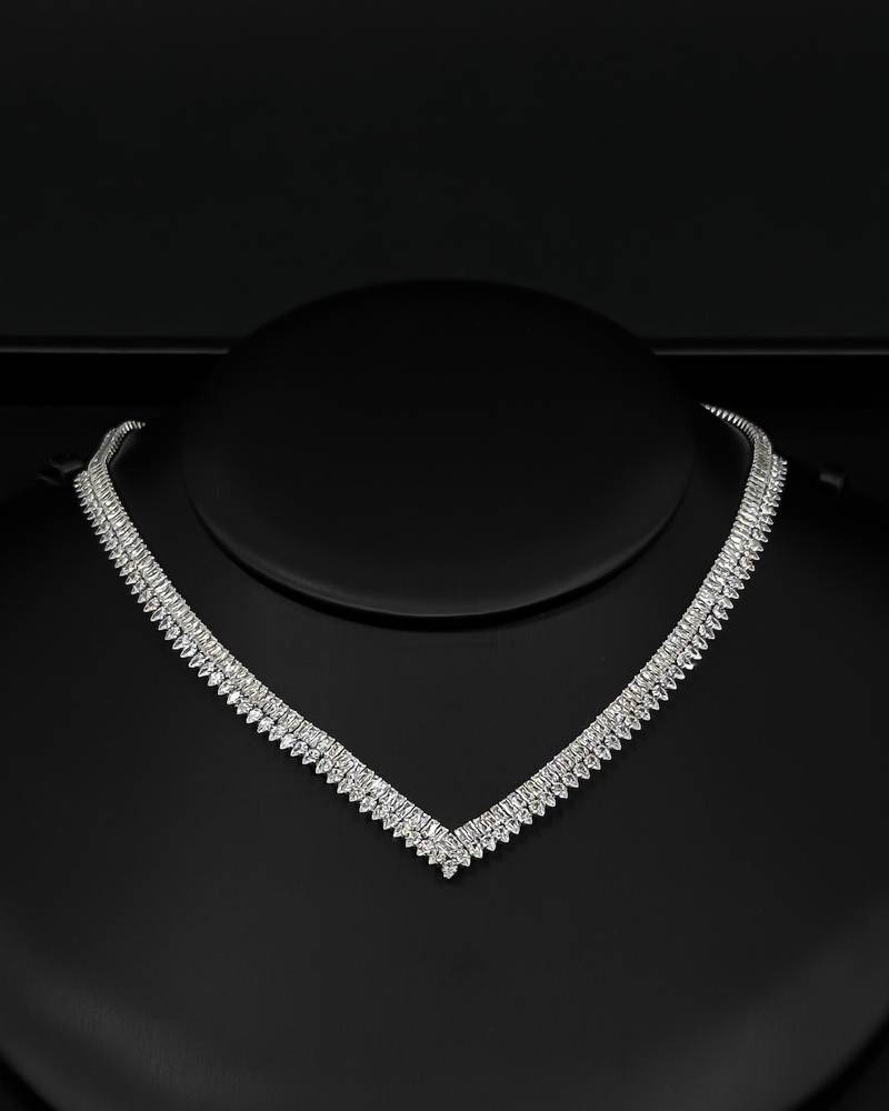 An accessory set with an elegant design and smooth lines.