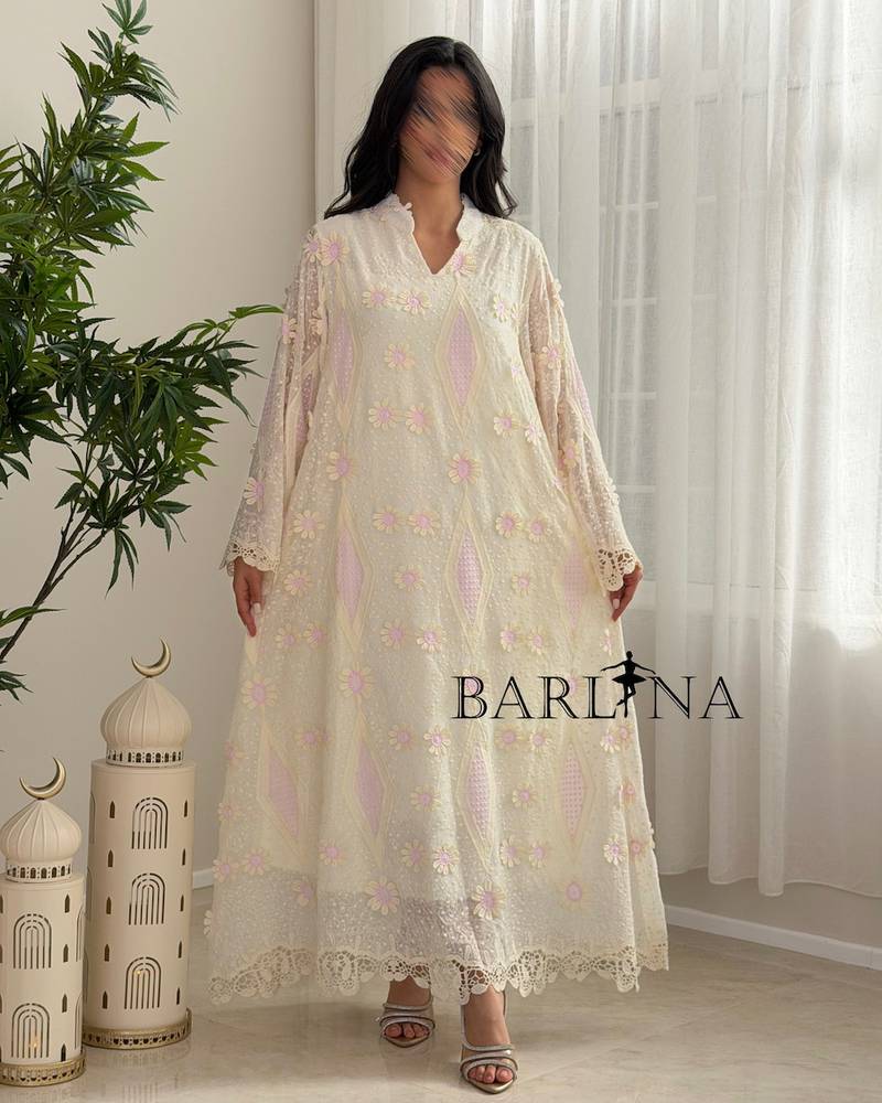 Off-white jalabiya with delicate lace trim
