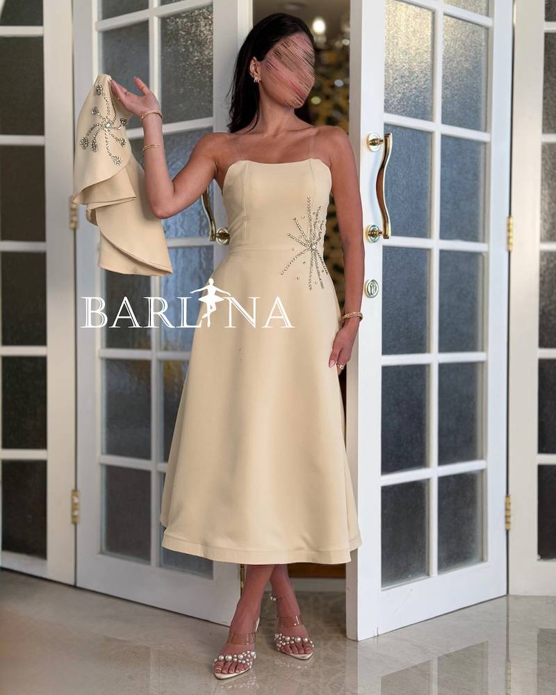 Soft dress with elegant side embroidery