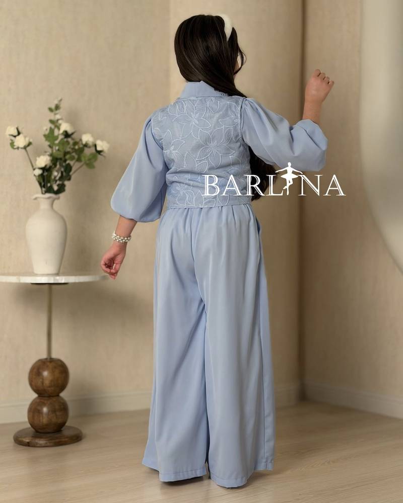 Girls' outfit with wide-leg pants and embroidered vest