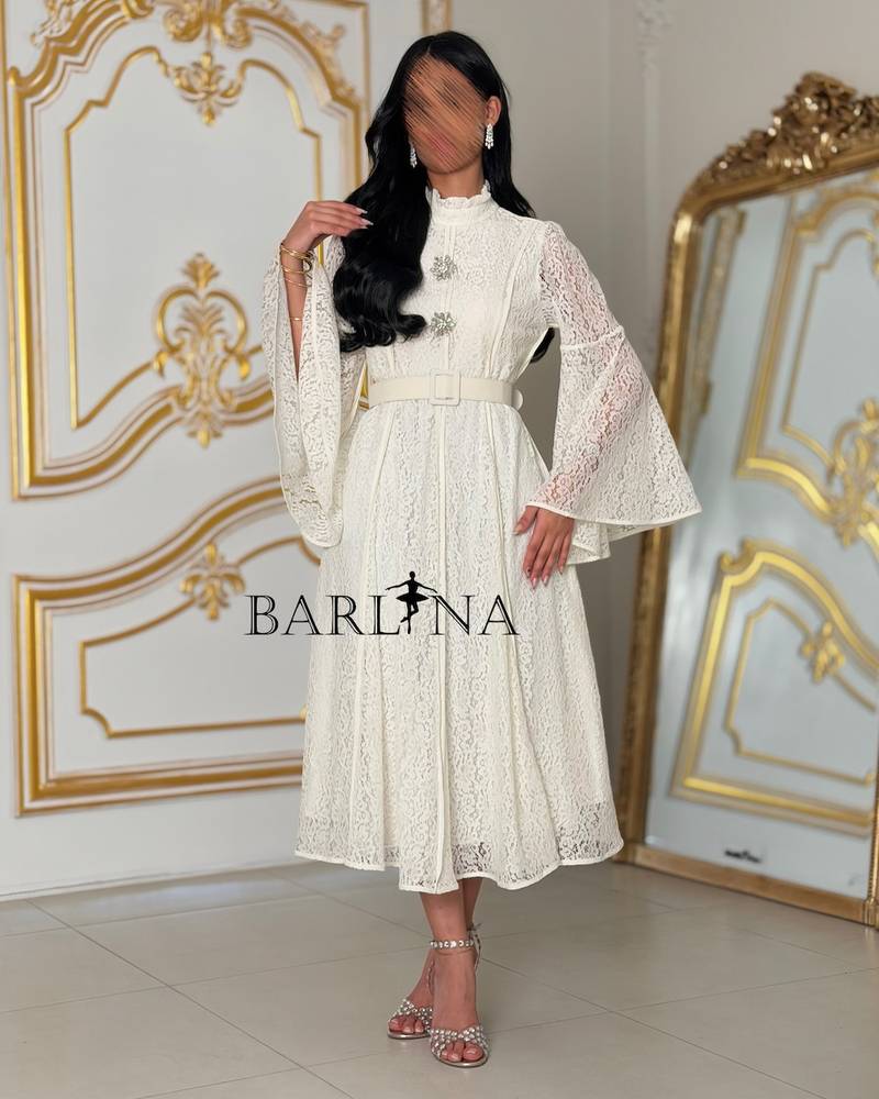 Lace dress with wide sleeves