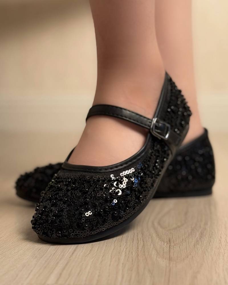 Stylish girls' shoes adorned with sparkling sequins