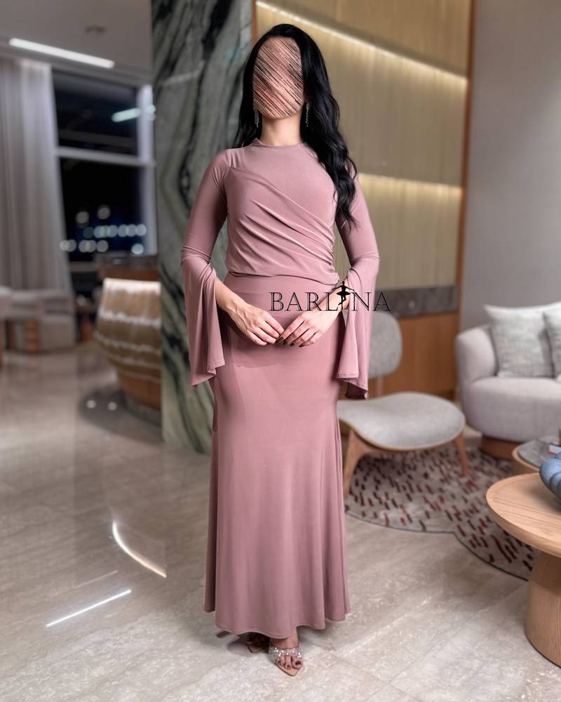 فستان استريتش لحمي بأكمام مفتوحة