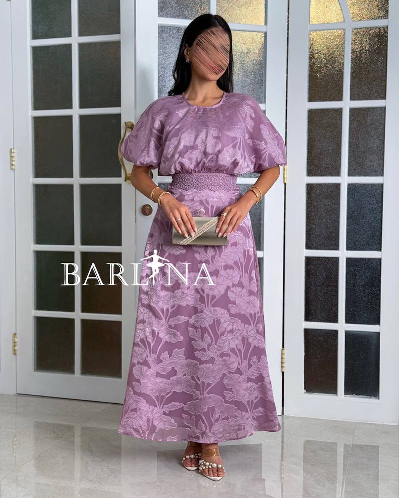 Soft mauve set with a raised floral pattern