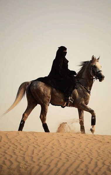 قوة الأنوثة في الفروسية