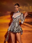 فستان بأكمام طويلة قصير