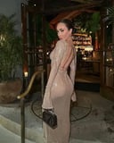 فستان بلا أكمام طويل