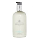 غسول للجسم بالشمرة البحرية والسرو الساحلي من Molton Brown