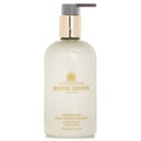 غسول للجسم بتوليفة ذهبية عودية مذهلة من Molton Brown