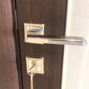 مسكات ابواب مفصول فضي 