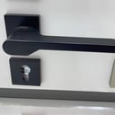 مسكات ابواب مفصول اسود MBL 