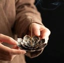 قاعدة للبخور الند