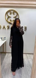 عباية كريب اسود مع أقطان مطرزة