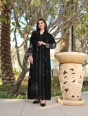 عباية كريب مطرزة 