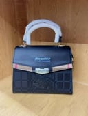 شنطة نسائية ماركة بربري