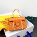 شنطة نسائية ماركة جويارد