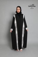 عباية لنن باللون الأسود بتطريز حروف عربية