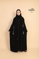 عباية نواعم مزينة بتطريز على العباية