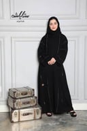 عباية بسكوتي باللون الأسود بشك ناعم على كامل العباية