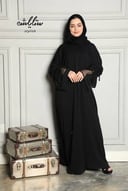 عباية شموخ باللون الأسود بتل منقط على الكم
