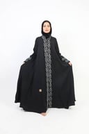عباية لنن مزينة بتطريز