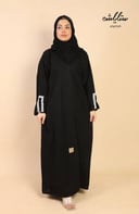 عباية لف باللون الأسود مزينة بلؤلؤ على الأكمام 