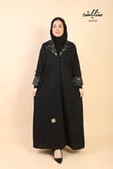 عباية لف باللون الأسود بتشجير على الأكمام والياقة