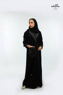 عباية كلاسيك باللون الأسود بياقة جاكيت