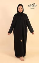 عباية كلاسيك لف باللون الأسود مزينة بتشجير مع كريستال على الكم