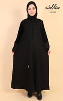 عباية لمسة شتوية كريب ازرار باللون الاسود والكم كويتي وعليه مخمل