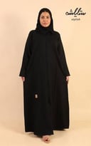 عباية نواعم كلاسيك باللون الأسود