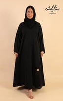 عباية كويتي باللون الاسود بكسرات وكريستال على الاكمام