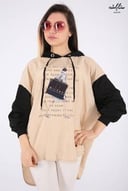 هودي أنيق باللون البيج والأسود بياقة مرتفعة بتصميم عملي جميل