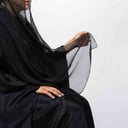 طرحه حرير طبيعي - طبقه | بخطوط زري (ذهبي فاتح) 