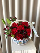 باقة السلة الحمراء
