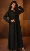 عباية حرير مشغولة على الصدر  بالكريستال