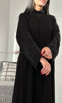 106# عباية بتطريز خيط كم اسود