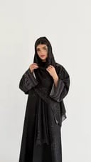 عباية طباعة: أناقة عصرية بلمسة فنية فريدة