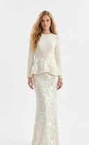 LAC 26y2522  off white