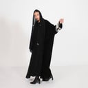 مخمل أسود مع تطريز ابيض