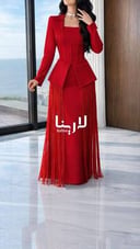 فستان هدب أحمر فاخر بشراريب انسيابية وتصميم ملكي