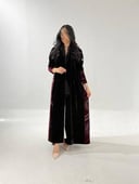 مخمل اسود مع تدخيلات مخمل عنابي مطبوع