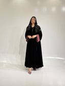 مخمل اسود مع سواره عنابي