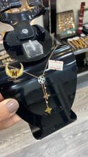 Short necklace 