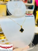 Black V*n Cl**f necklace 
